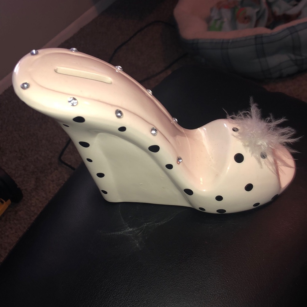 🎾 Shoe shaped piggy bank